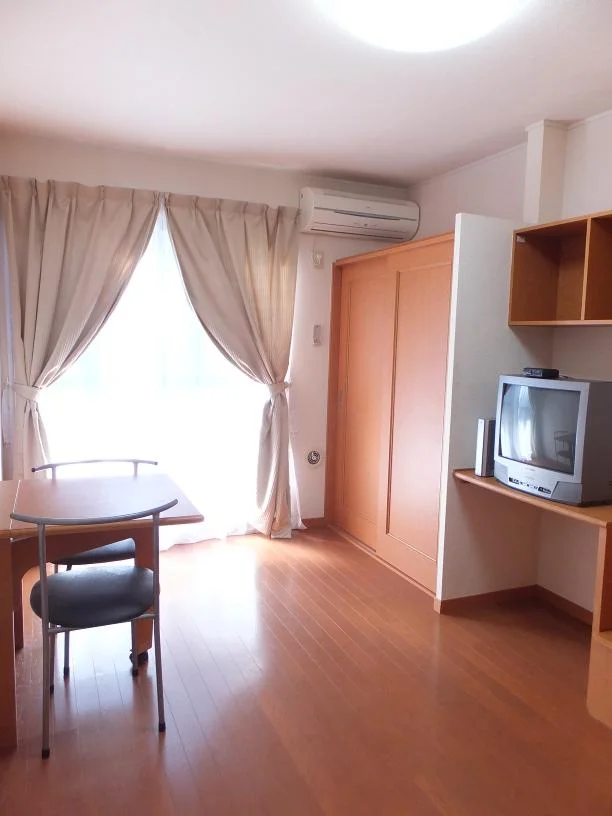 フローリングタイプテーブルは折り畳み式