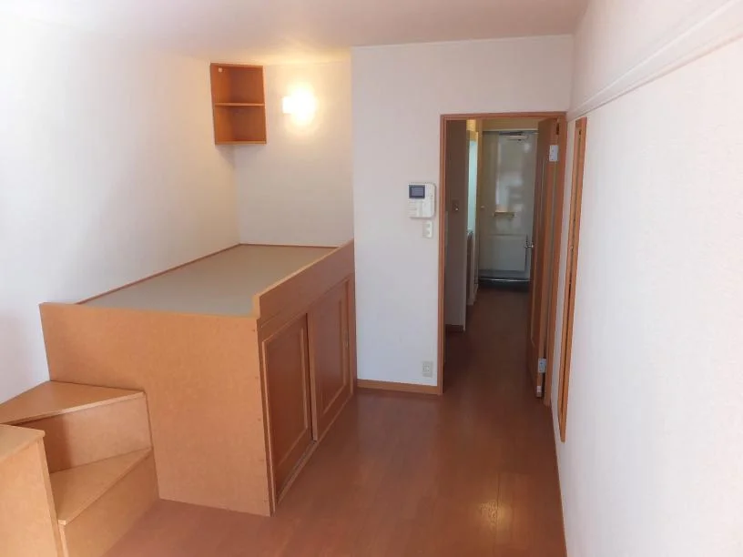 ベッド下収納もあり多くの荷物を入れられます