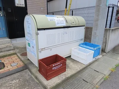 敷地内にゴミ庫が設置されておりゴミ捨てに便利です