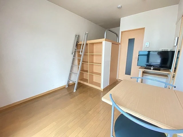 １Ｆ　フローリング　２/３Ｆ　カーペット