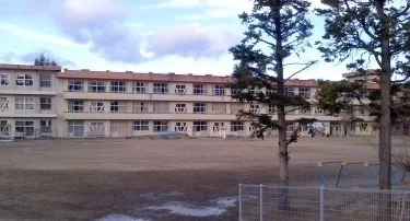 渡利小学校まで1990m