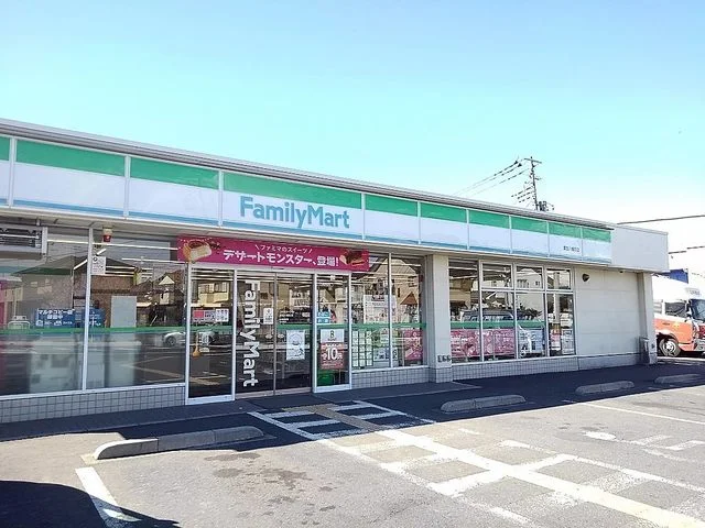 ファミリーマート草加八幡店まで350m