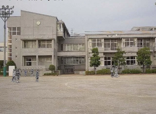 大井川南小学校まで1400m