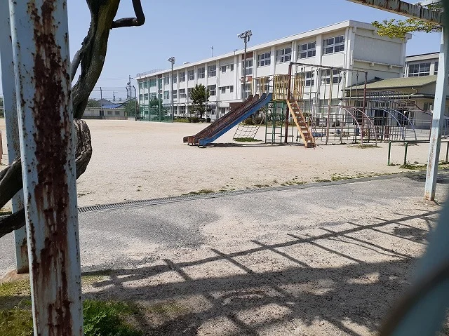 岐阜市立且格小学校まで300m