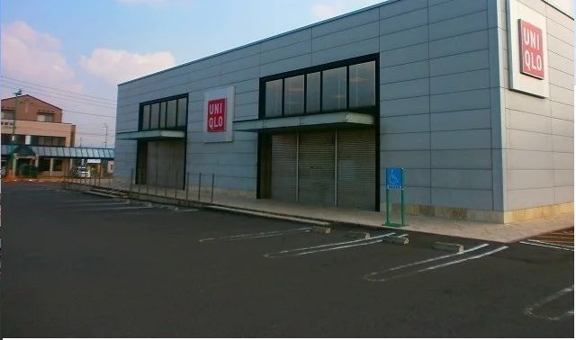 ユニクロさんまで1800m