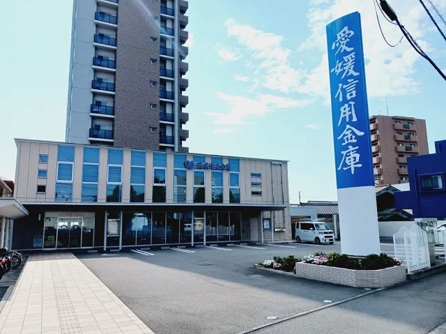 愛媛信用金庫石井支店様まで600m