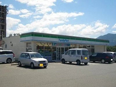 ファミリーマートまで240m