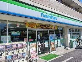 ファミリーマートまで110m