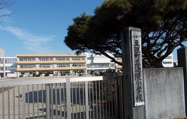 亘理町立逢隈小学校まで450m