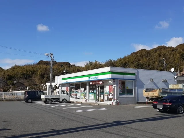ファミリーマート 吉良岡山店まで950m