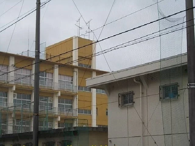 今治市立立花中学校まで2400m