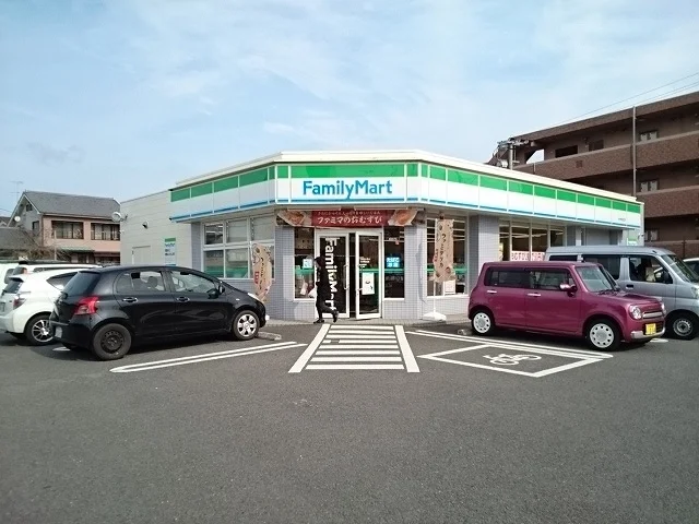 ファミリーマートまで200m
