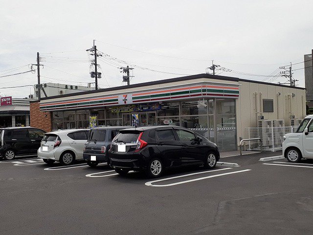 セブンイレブン上近見店まで550m