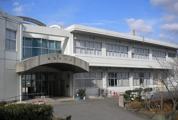 三島中学校まで2200m