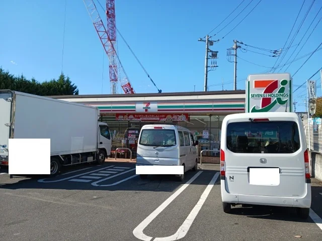 セブンイレブン犬蔵３丁目店まで450m