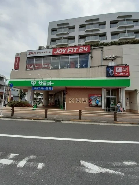 サミットまで700m