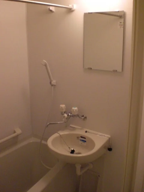 バス、トイレ別。浴室換気乾燥機ついてます