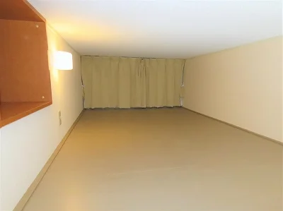 ロフトにはカーテンや電気、コンセントもあります