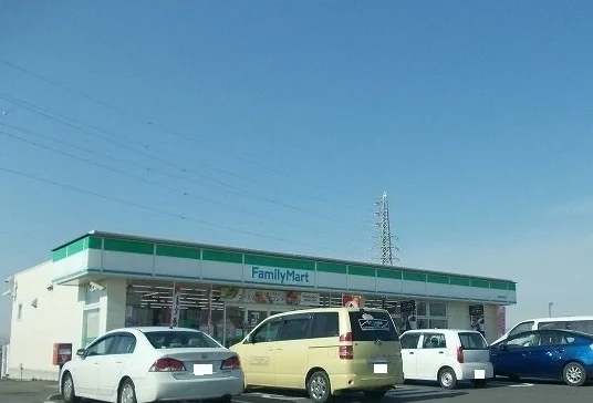ファミリーマートまで650m