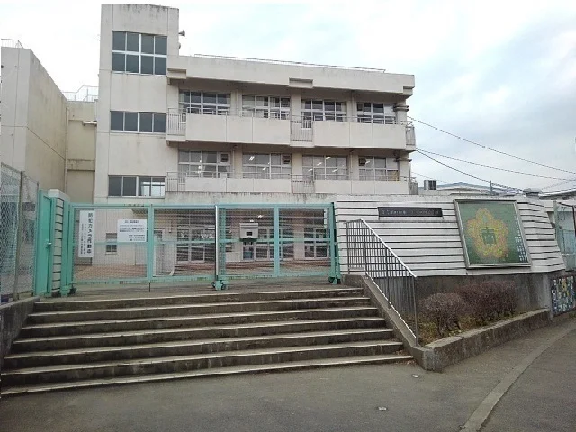 小山田南小学校まで1400m