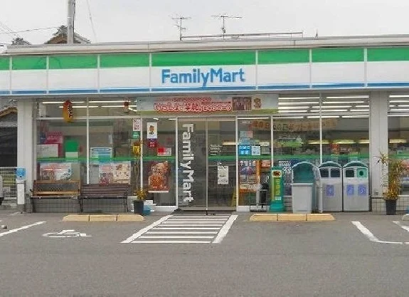 ファミリーマートまで450m