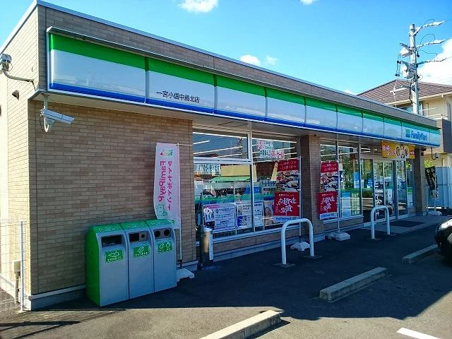 ファミリーマート　小信中島北店まで400m