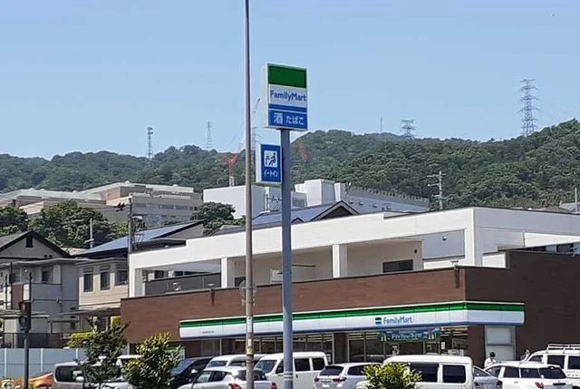 ファミリーマート様まで400m