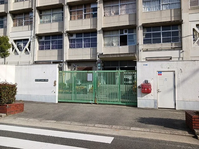 加納小学校まで60m