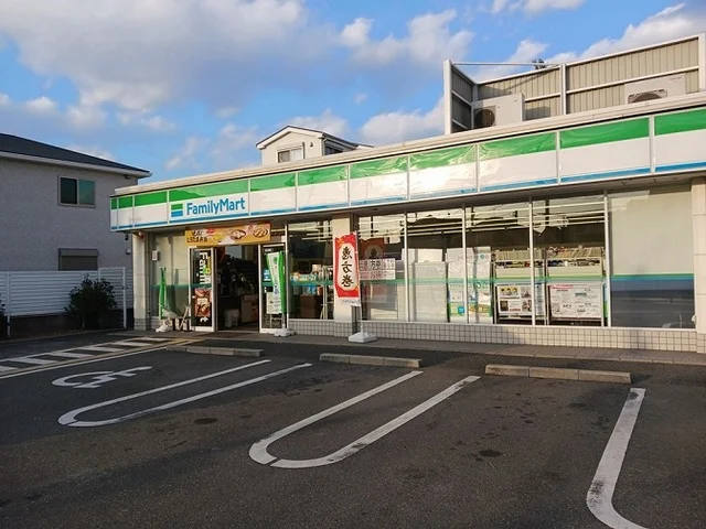 ファミリーマート様まで350m