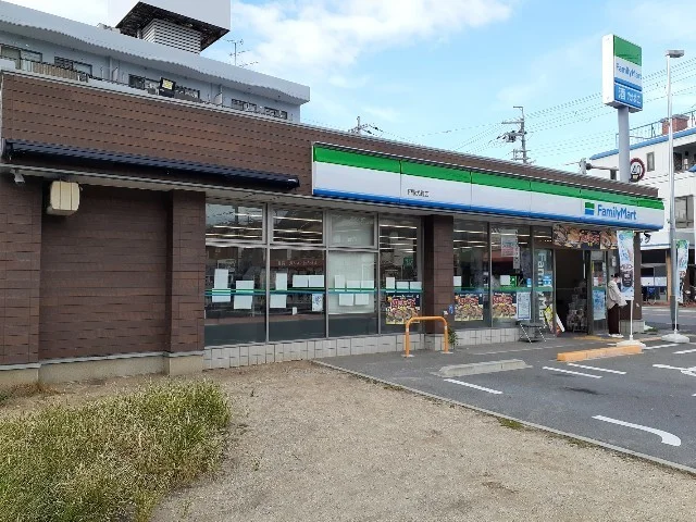 ファミリーマート様まで350m