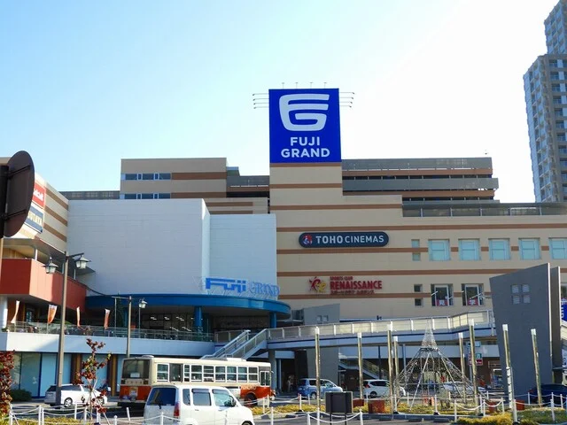 フジグラン緑井店まで210m