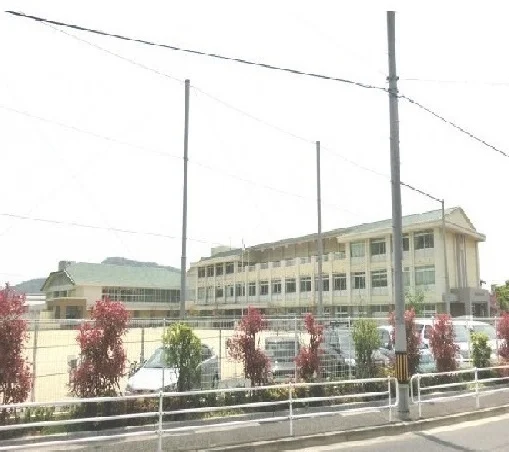 東野小学校まで220m