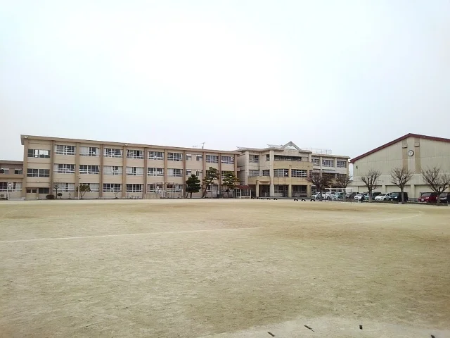 大善寺小学校まで1130m