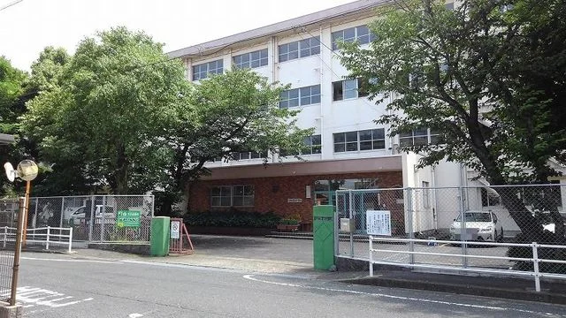 北九州市立　足立小学校まで35m