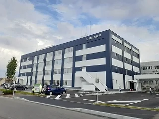 深川市役所まで1300m