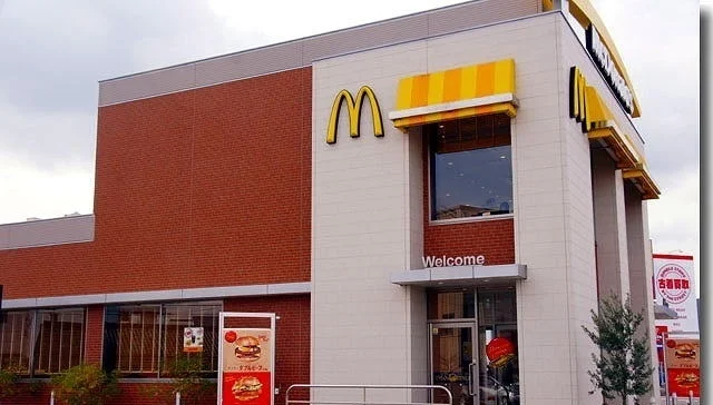 マクドナルドさんまで2200m