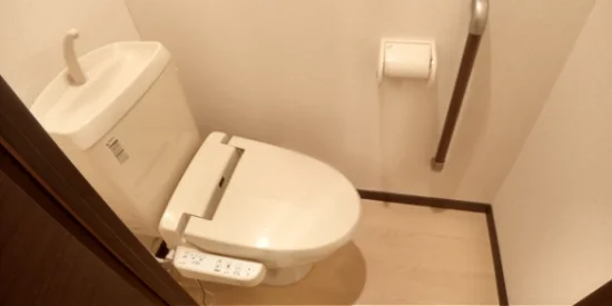 冬でもあったか、温水洗浄便座付きです♪
