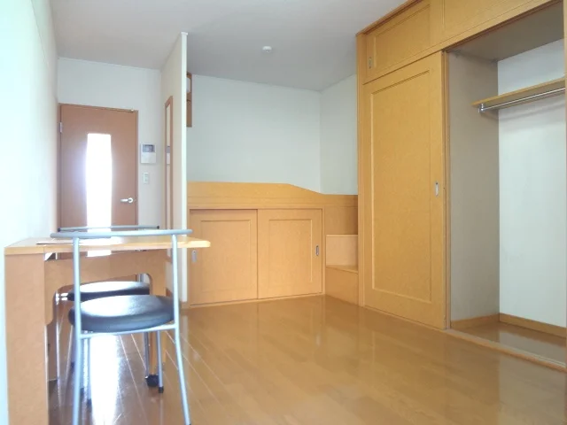 1Fはフローリング、2Fは絨毯張りです。