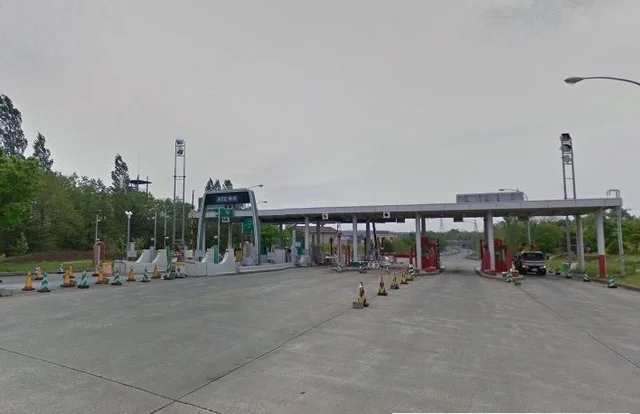 八戸ＩＣまで2300m