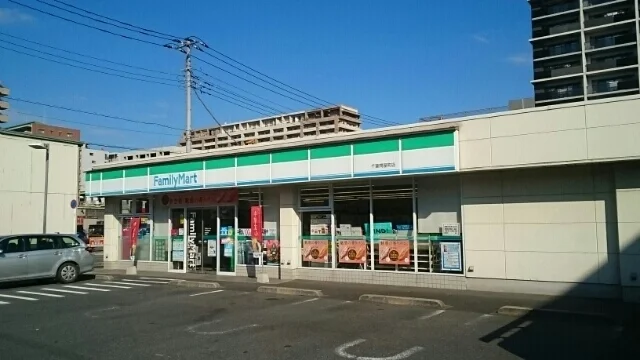 ファミリーマートまで70m