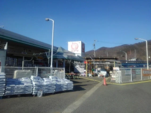 コメリハード＆グリーン戸倉店まで260m