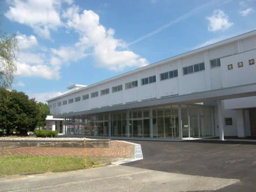 金津中学校まで1100m