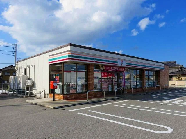 セブンイレブンまで300m