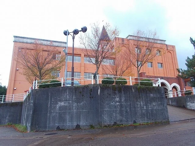 石動中学校まで1000m