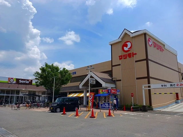 マツモト 向日店まで800m