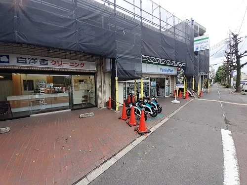 ファミリーマート　紫明通店まで450m