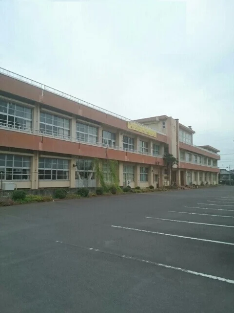 湯江小学校まで1367m