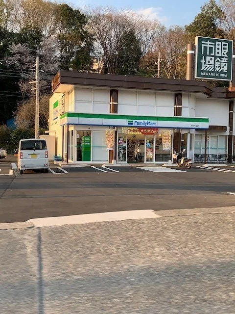 ファミリーマート千ヶ瀬店まで300m