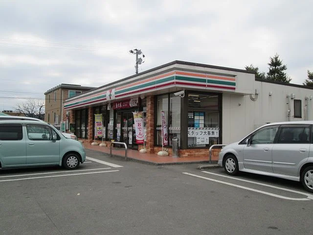 セブンイレブン高岡郵便局前店まで300m