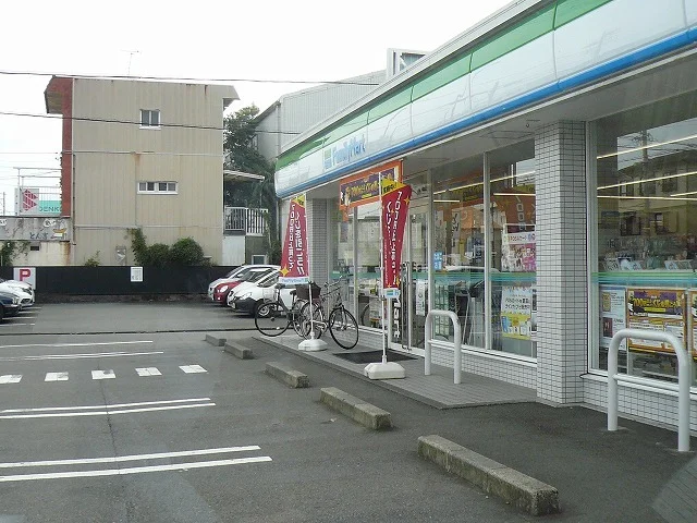 ファミリーマート登呂6丁目店まで400m